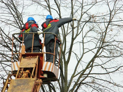 Mounting of the aerial bundled cable on the poles in Krasdnodar, str. Rossiyskaya