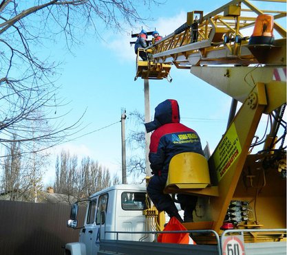 Установка траверс на опорах в городе Краснодаре улице Российской